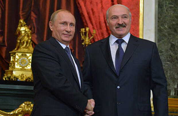 Президент России Владимир Путин (слева) и президент Белорусии Александр Лукашенко.