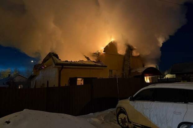 Беспилотники ВСУ атаковали ночью Старый Оскол, пожар в городе сняли на фото
