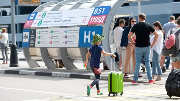 «Исходя из жизненных обстоятельств»: 17 октября вступят в силу новые правила вывоза детей за рубеж