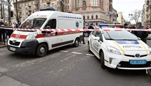 Автомобили экстренных служб на месте убийства бывшего депутата Государственной Думы РФ Дениса Вороненкова в Киеве