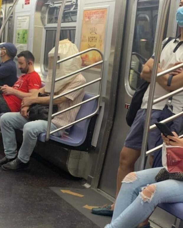 Какие масочки встречаются на пассажирах метро Какие масочки встречаются на пассажирах метро
