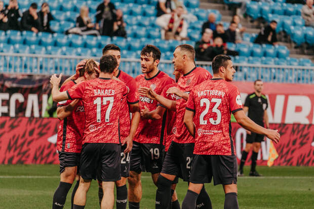 Тренер "Акрона" Тедеев заявил, что команда могла обыграть "Спартак"