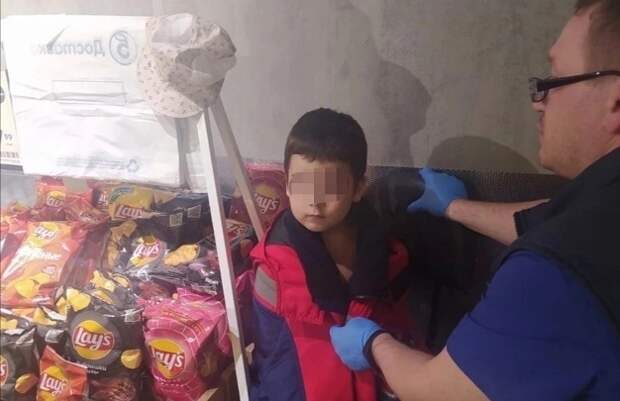 В Омске ночью в магазин пришел голый 3-летний ребенок