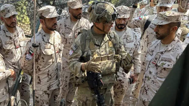 «Раздать оружие и подкупить военных»: в США озвучили «рецепт демократии» для Ирана