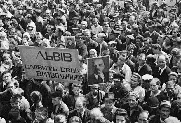 «Пусть придут и зарегистрируют русских нацменьшинством» – на Львов-ТВ зовут ВС РФ