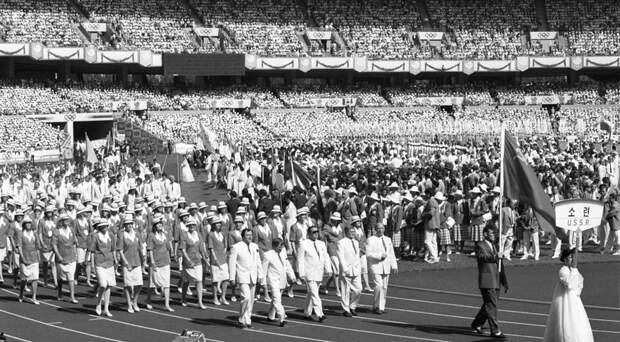 Олимпийские игры-1988. На соревнованиях в Сеуле сборная СССР опять выиграла медальный зачет. Советские атлеты завоевали 132 медали (55, 31, 46)