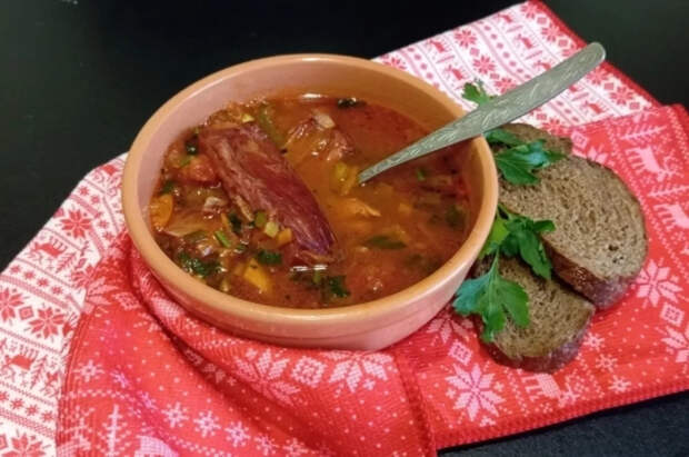 Диетолог Кованова назвала супы, которые помогают при похмелье