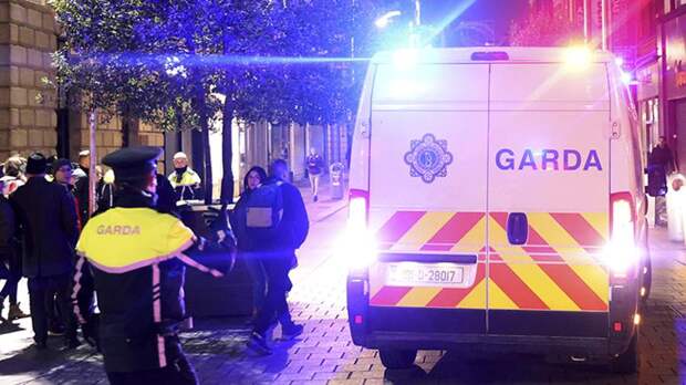 СМИ сообщили о трех пострадавших полицейских в результате протестов в Ирландии