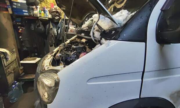 В Архангельске автомобиль сорвался с домкрата и насмерть придавил мужчину