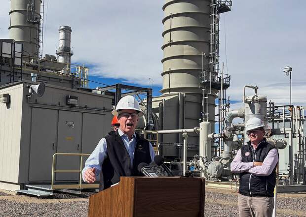 Американский министр заявил о прорыве блокады Ормузского пролива и удалил пост