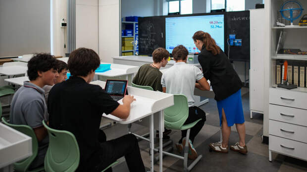 Для старшеклассников выпустили первый учебник по беспилотникам