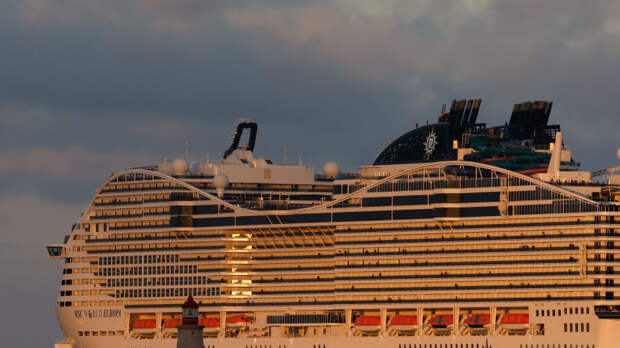 Российские туристы застряли на круизных лайнерах в Персидском заливе