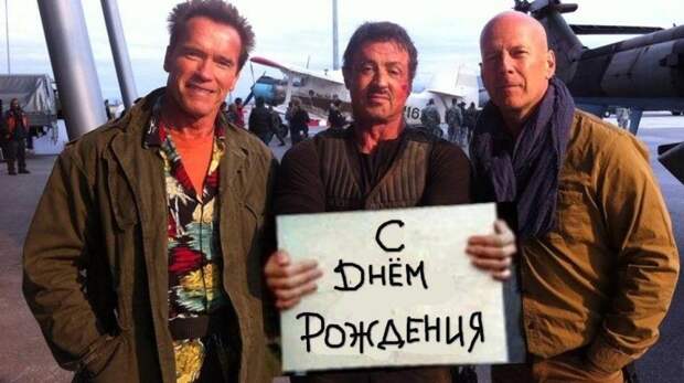 25 добрых смешных мемов и картинок про Брюса Уиллиса