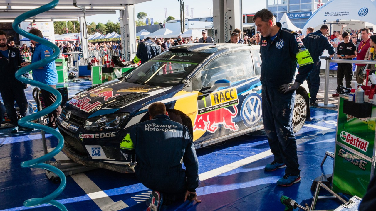 Как механики WRC собирают из одной раллийной машины другую за 75 минут. Фото 2