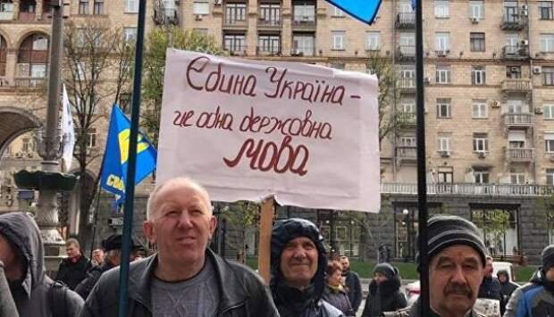 Украинский журналист обматерил чешскую стюардессу из-за говорить на украинском | Продолжение проекта «Русская Весна»