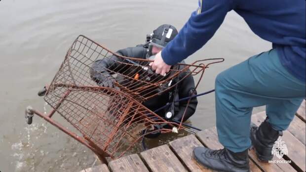Тулякам показали находки из тульских водоемов в преддверии купального сезона