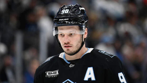 Четыре передачи Сергачёва помогли «Юте» разгромить «Лос-Анджелес»