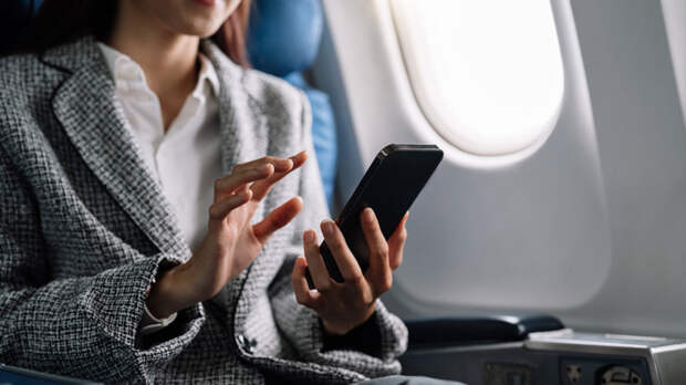 Шадаев: все россияне смогут пользоваться Wi-Fi на борту самолета с 2028 года