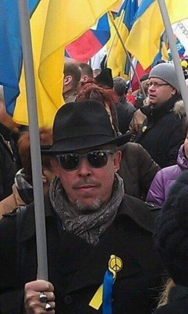 НЕ РУССКАЯ мразь из пятой бандеровской колонны с пятым пунктом!