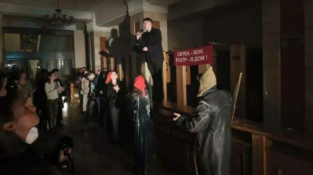 Гостей "Ночи театра" познакомили с историей сцены в Барнауле