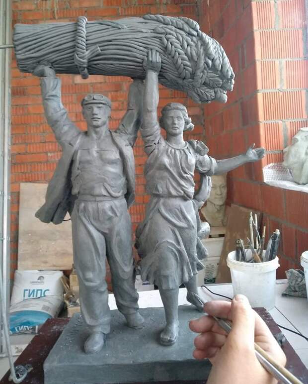 С пенсионерами из Северного занимается в режиме онлайн известный скульптор