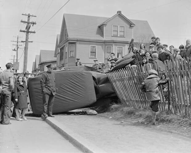 Трагичные и нелепые автомобильные аварии Бостона в 1930-х годах. Фотограф Лесли Джонс