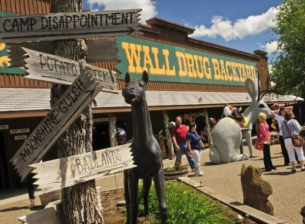 8. Аптека Wall Drug, Уолл, Южная Дакота