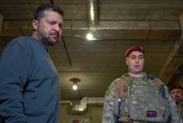 Зеленский вновь утверждает, что США требуют от Киева вывода ВСУ из Донбасса