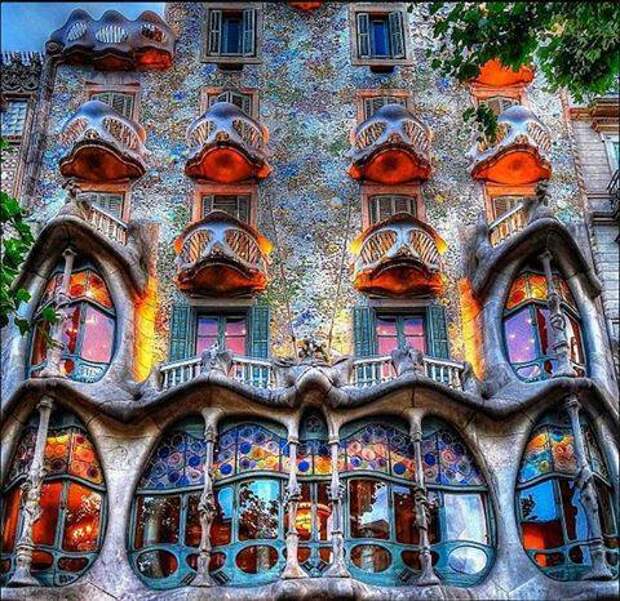Творение Гауди - Дом Бальо в Барселоне
