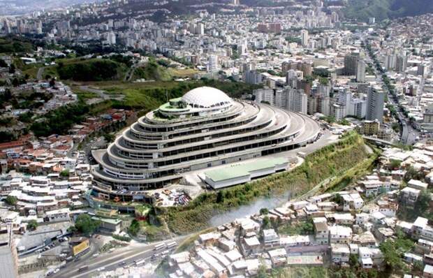 Венесуэльский долгострой: как здание, предназначавшееся для гигантского торгового центра, стало тюрьмой