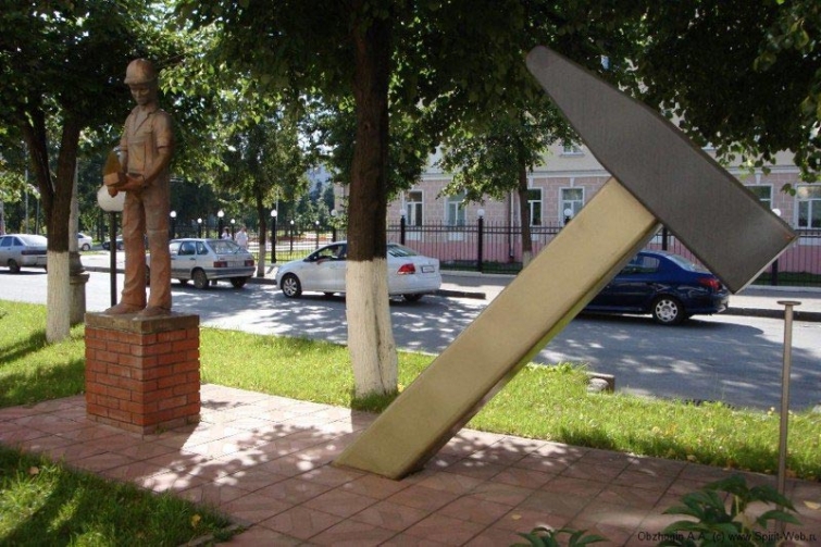 необычные памятники России, нелепые памятники России