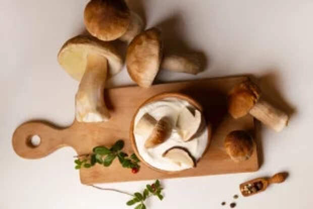 Без варки, но с водой. Как заморозить белые грибы и сохранить их аромат