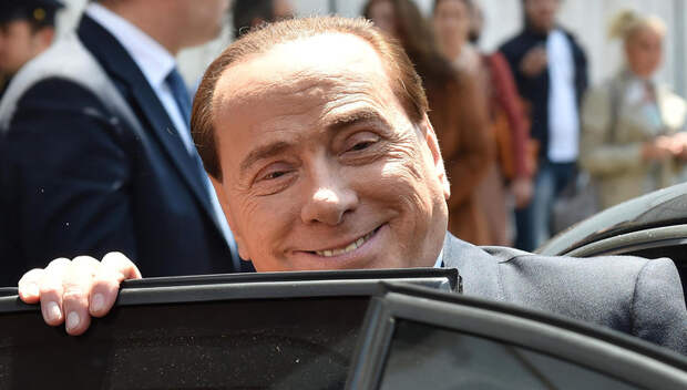 Картинки по запросу Берлускони подарил Путину на день рождения пододеяльник