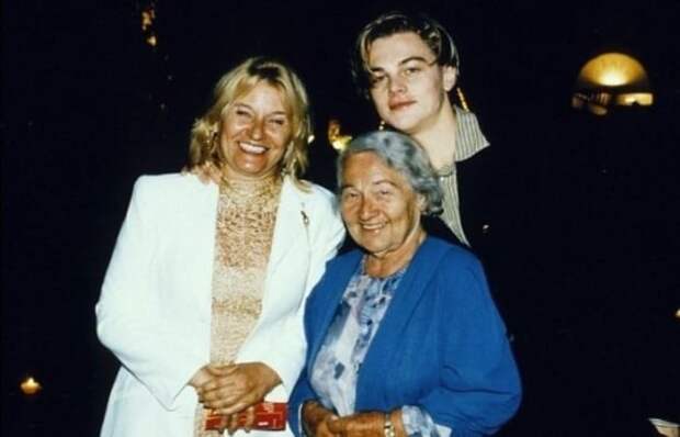 Леонардо ди Каприо с мамой и бабушкой | Фото: videoboom.cc