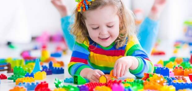 Чрезмерное количество игрушек приводит к нарушению развития внимания у детей