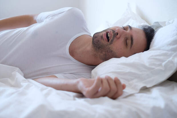 Врач Черкасова: лишний вес и курение могут провоцировать храп