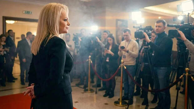 Mash: Десятки зрителей в Петербурге покинули зал после появления на сцене Долиной