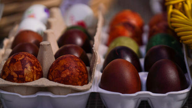 Россиянам напомнили срок хранения сваренных на Пасху яиц