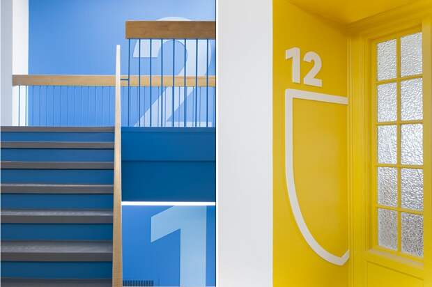 Необычный интерьер школы: яркий дизайн коридора