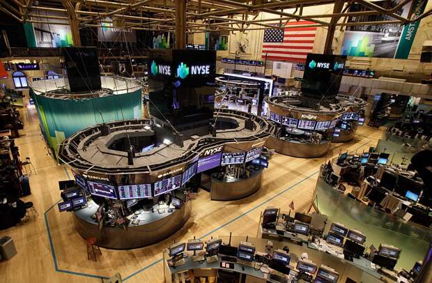 Крупнейшая в мире Нью-Йоркская фондовая биржа и электронная биржа NASDAQ будут закрыты как минимум в понедельник-вторник по метеоусловиям
