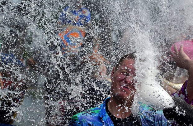 Songkran: день Нептуна со слонами в главной роли в Таиланде.