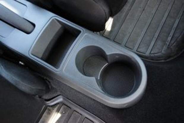 Подстаканники в Skoda Rapid