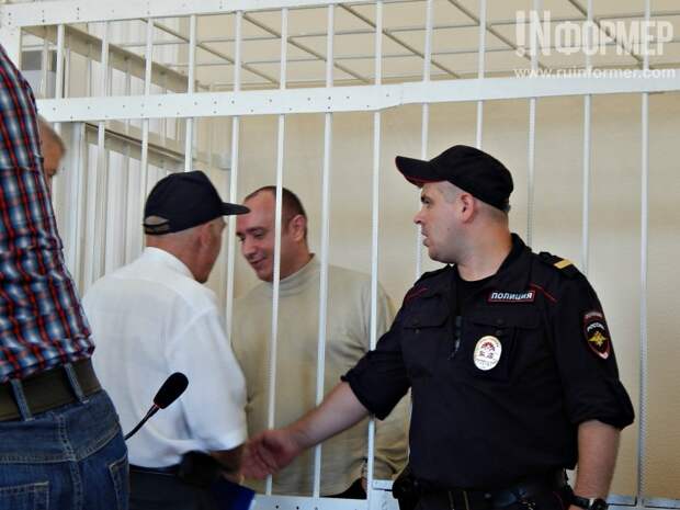 В севастопольском суде Геннадий Басов держится достойно (фото)