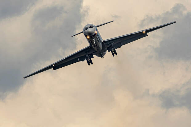 Вылетевший из Красноярска в Сочи самолет, вернулся обратно