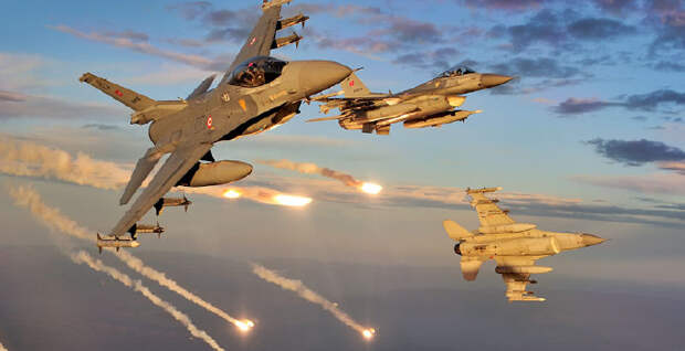 Турция и Россия нанесли авиаудары по позициям ИГ на севере Сирии