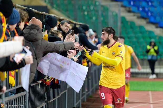 Провел 36 матчей и забил 11 голов: тульский "Арсенал" поблагодарил Калмыкова за игру