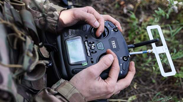 Операторы БПЛА «Молния» и «Ланцет» уничтожили танк Т-72 ВСУ в зоне спецоперации