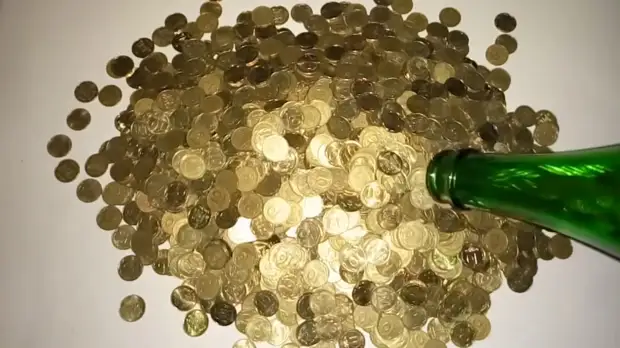 Бутылка-копилка. Такая была почти у каждого