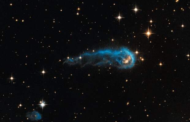 Космический “Головастик”, известный среди ученых как IRAS 20324+4057, является яркой протозвездой на очень ранней стадии эволюции интересное, космос, красота, наука, фото