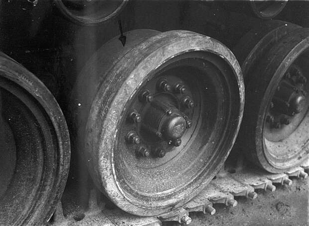 Одним из выявленных дефектов стало отслоение бандажа одного из опорных катков - Тест-драйв на излете ленд-лиза | Военно-исторический портал Warspot.ru